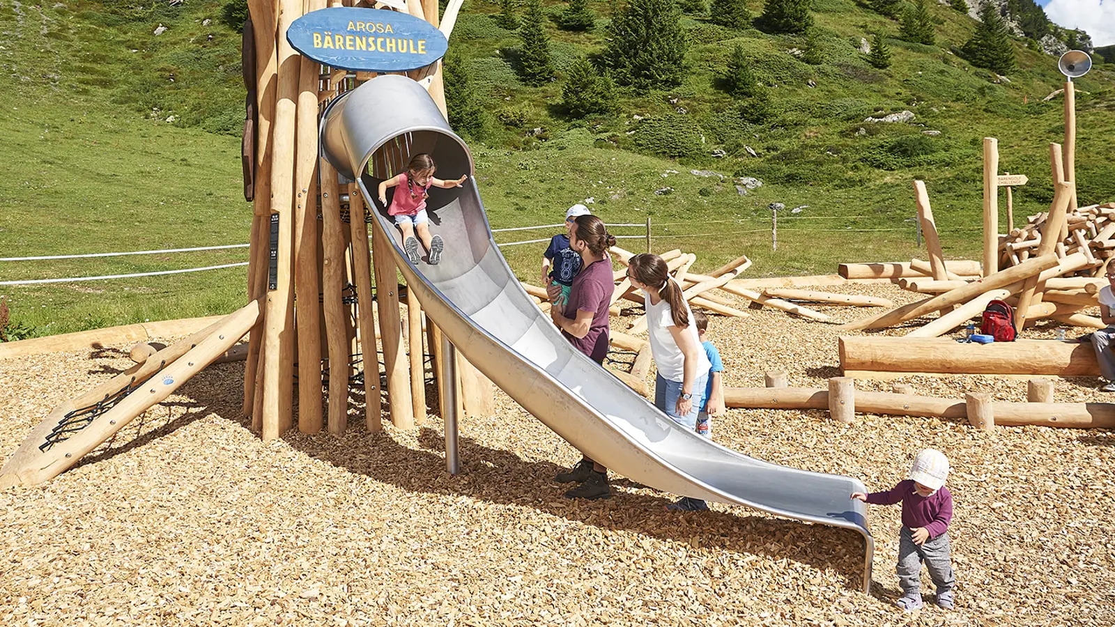4 Spielplatz Baerenschule