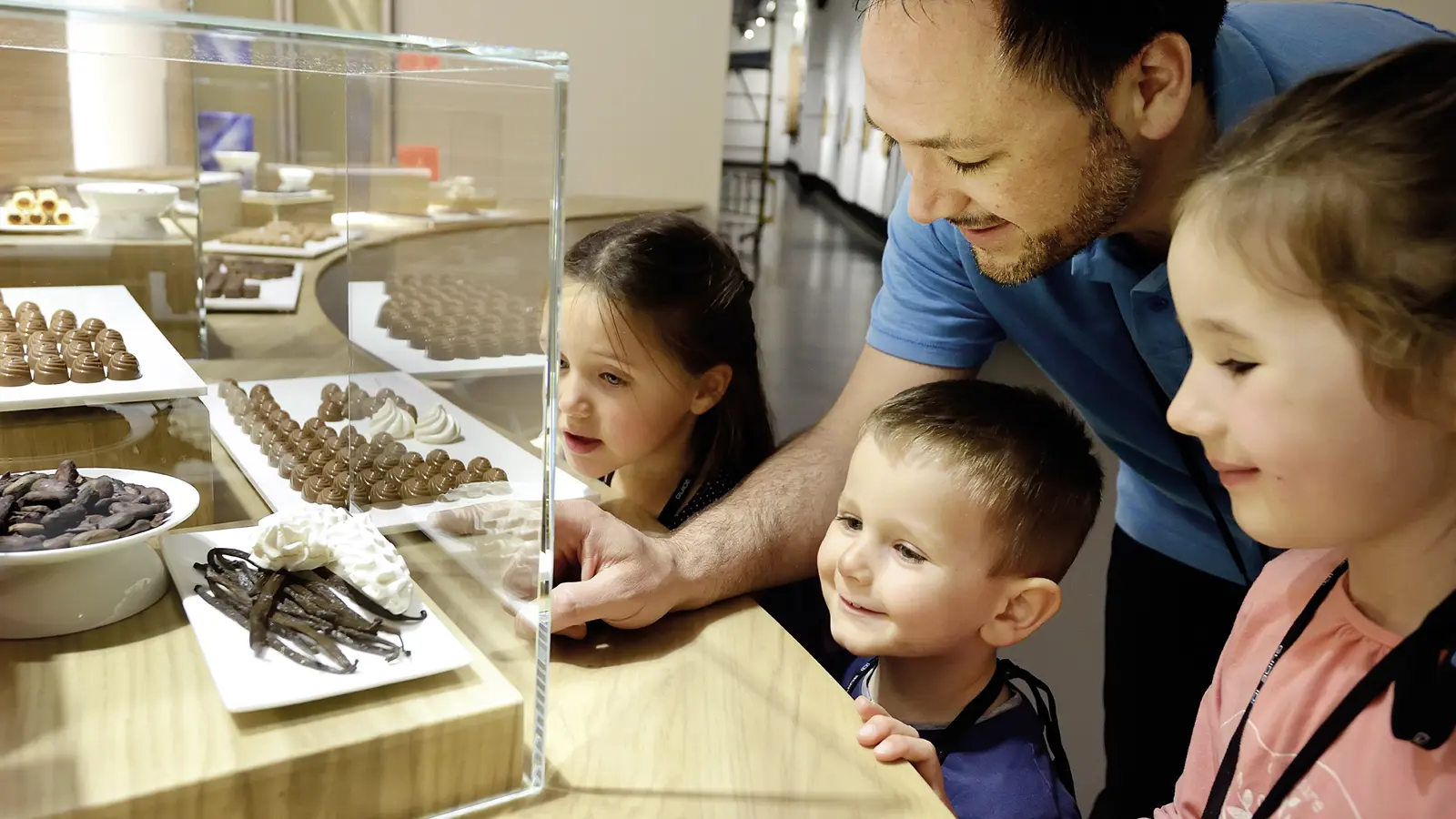 3 Tastingroom Horizontal Hd Rvb Web Maison Cailler Mike Bink 3 Tastingroom Horizontal Hd Rvb Web Maison Cailler Mike Bink